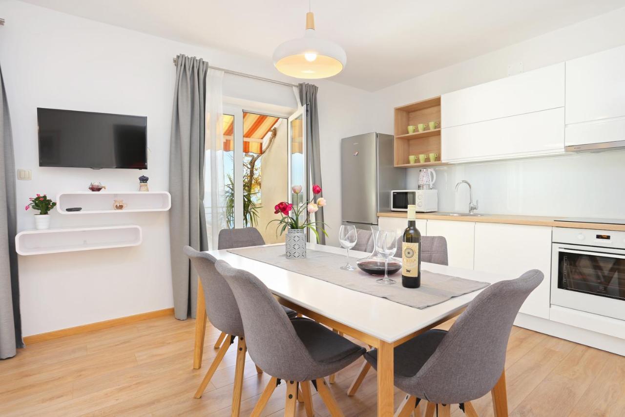 Apartments By The Sea Podgora, Makarska - 2594 מראה חיצוני תמונה